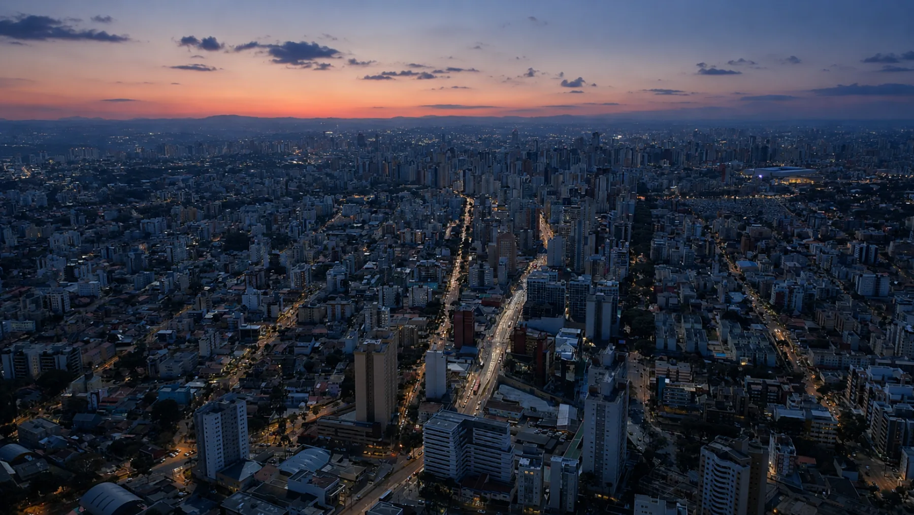 Vista aérea de Curitiba e do eixo urbano do Água Verde